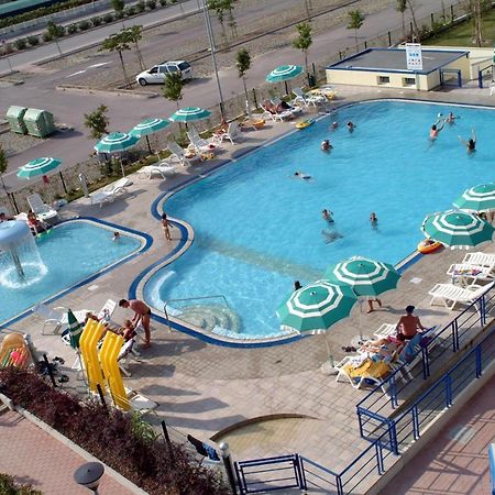 Altanea Residences Con Piscina Caorle Eksteriør billede