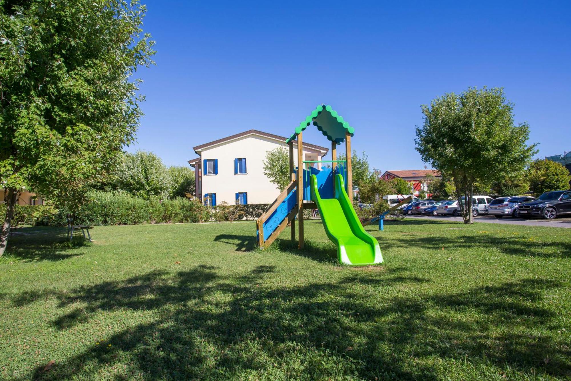 Altanea Residences Con Piscina Caorle Eksteriør billede