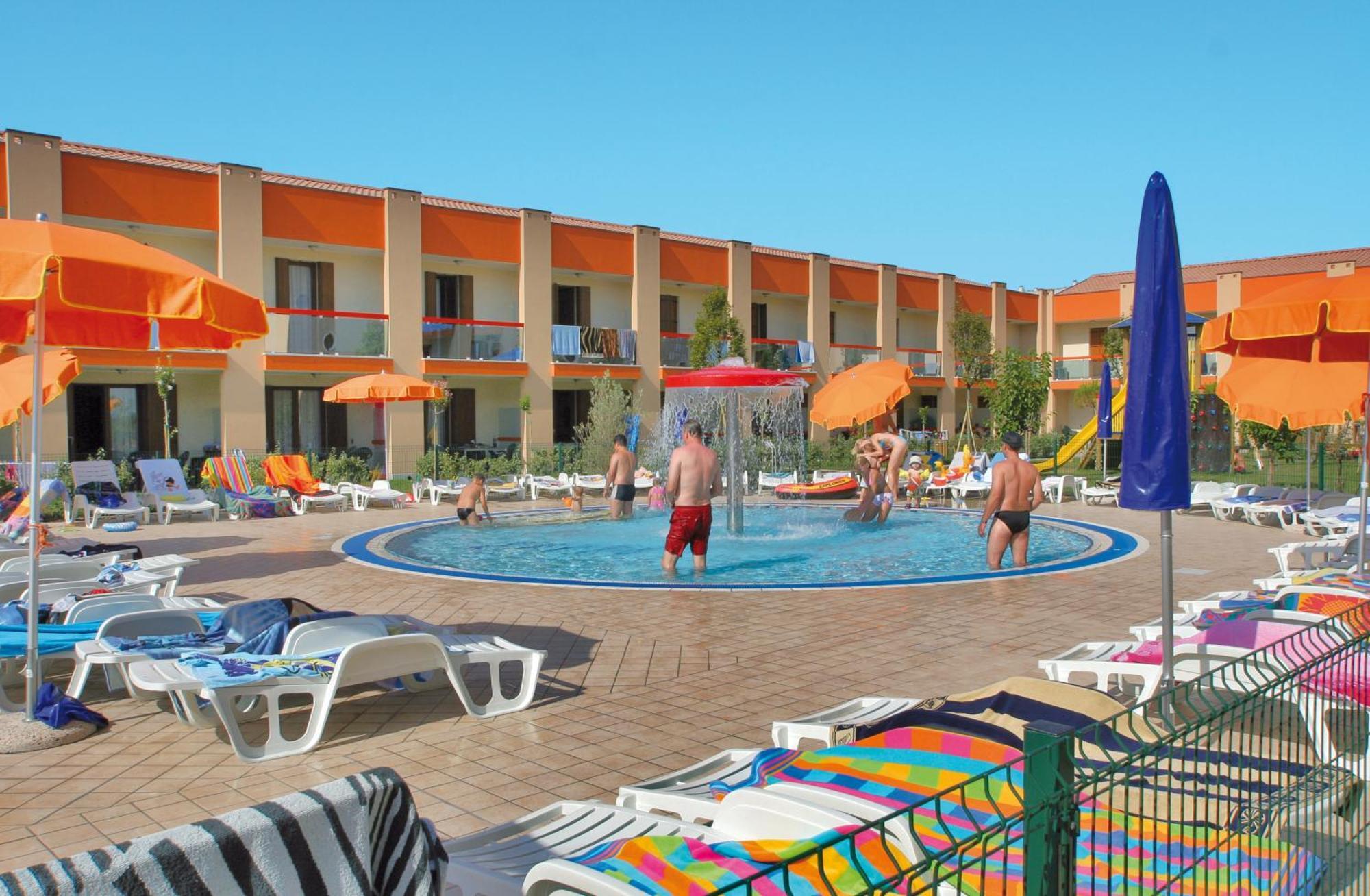 Altanea Residences Con Piscina Caorle Eksteriør billede