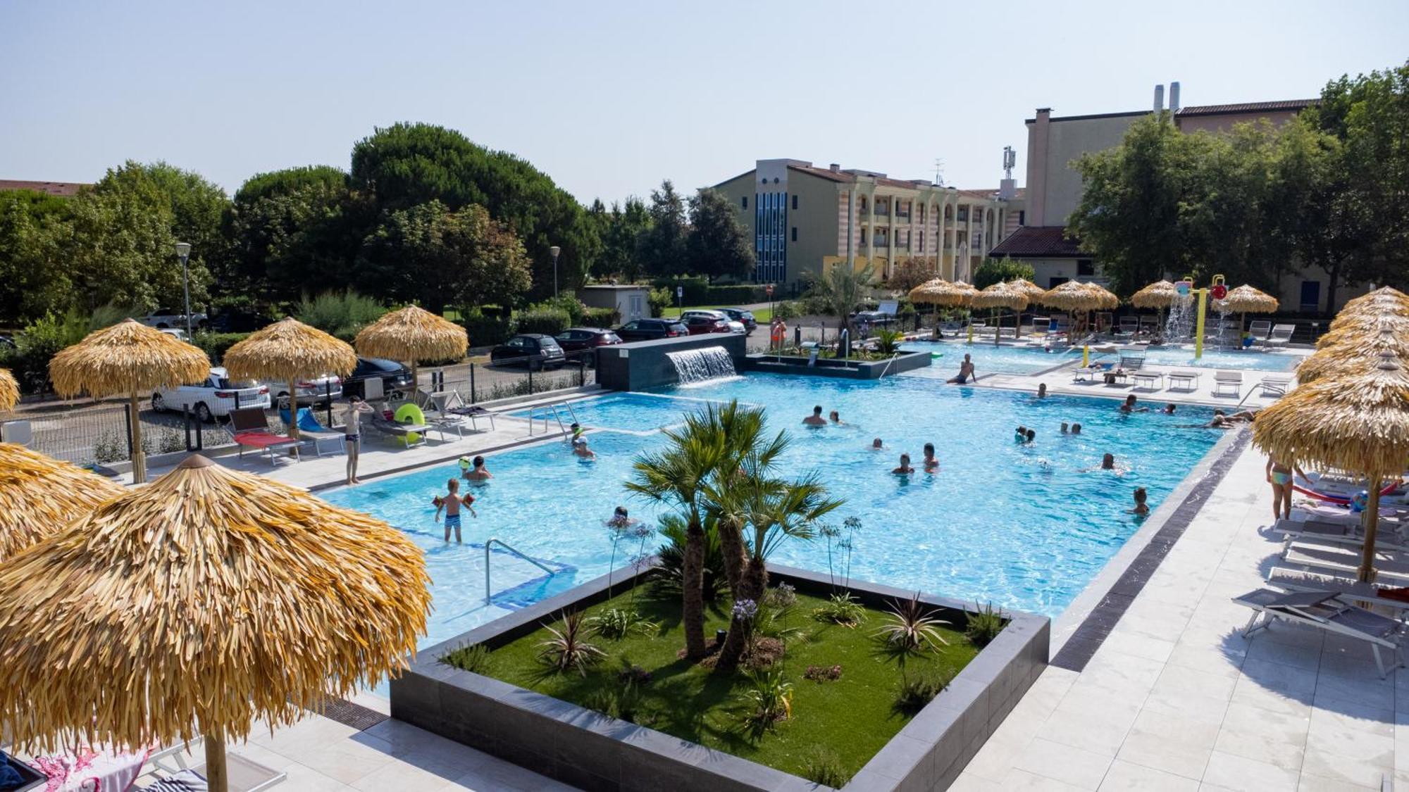 Altanea Residences Con Piscina Caorle Eksteriør billede